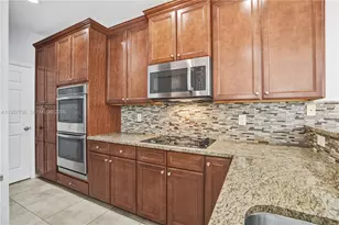 8895 NW 100th Pl, Doral, FL 33178 - Photo 15