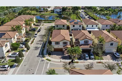 8895 NW 100th Pl, Doral, FL 33178 - Photo 41