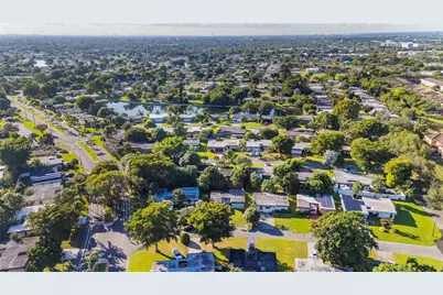 7302 NW 65th St, Tamarac, FL 33321 - Photo 13