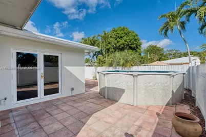 735 NE 38th St, Oakland Park, FL 33334 - Photo 13