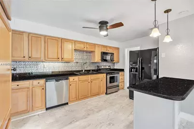 735 NE 38th St, Oakland Park, FL 33334 - Photo 3