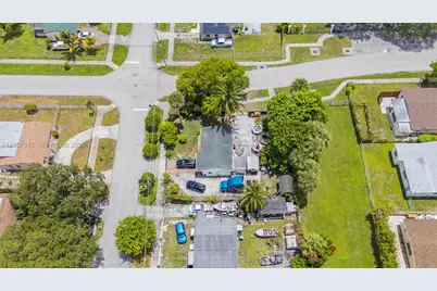 901 NW 34th Ter, Lauderhill, FL 33311 - Photo 23