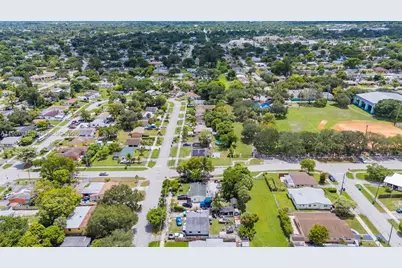 901 NW 34th Ter, Lauderhill, FL 33311 - Photo 25