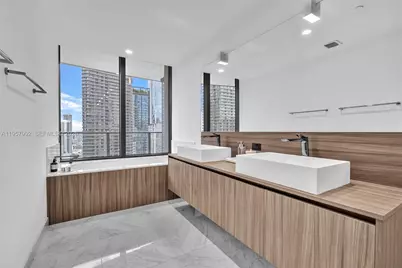 1000 Brickell Plz #3112, Miami, FL 33131 - Photo 25