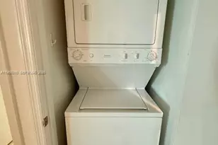 55 SE 6th St, Miami, FL 33131 - Photo 15