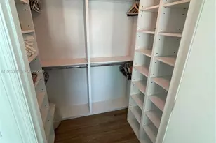 55 SE 6th St, Miami, FL 33131 - Photo 9