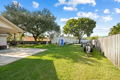 4201 SW 78th Dr, Davie, FL 33328 - Photo 29
