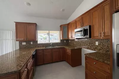 10034 SW 221st St, Cutler Bay, FL 33190 - Photo 5