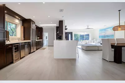 7910 Hawthorne Ave, Miami Beach, FL 33141 - Photo 17