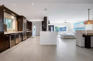 7910 Hawthorne Ave, Miami Beach, FL 33141 - Photo 17