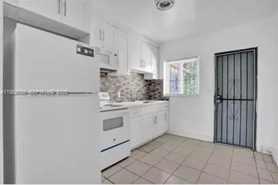 10430 NW 5th Ave, Miami, FL 33150 - Photo 11