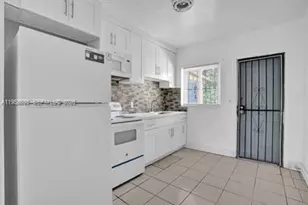 10430 NW 5th Ave, Miami, FL 33150 - Photo 11