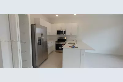 689 SE 13th St Cir, Homestead, FL 33034 - Photo 5