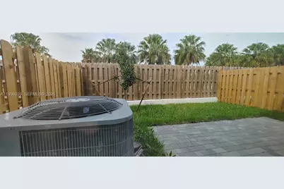 689 SE 13th St Cir, Homestead, FL 33034 - Photo 23