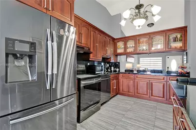 7462 W 29th Way, Hialeah, FL 33018 - Photo 9