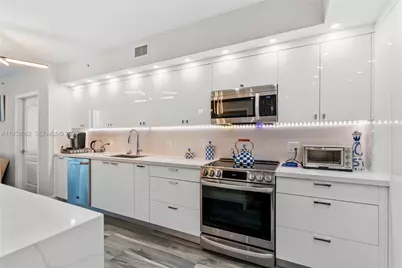 17555 Atlantic Blvd #UPH3, Sunny Isles Beach, FL 33160 - Photo 3