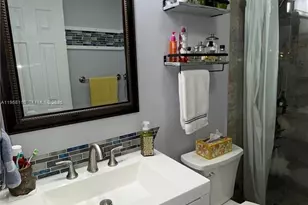 1075 W 68th St, Hialeah, FL 33014 - Photo 13