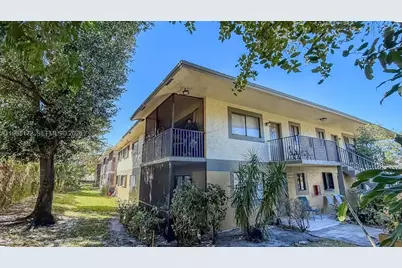 632 Trace Cir #202, Deerfield Beach, FL 33441 - Photo 1