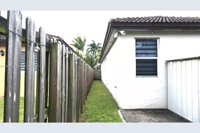 11845 SW 252nd Ter, Homestead, FL 33032 - Photo 9