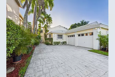 1251 E Wilshire Cir E, Pembroke Pines, FL 33027 - Photo 3