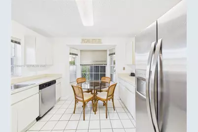 1251 E Wilshire Cir E, Pembroke Pines, FL 33027 - Photo 27