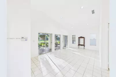 1251 E Wilshire Cir E, Pembroke Pines, FL 33027 - Photo 7