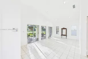 1251 E Wilshire Cir E, Pembroke Pines, FL 33027 - Photo 7