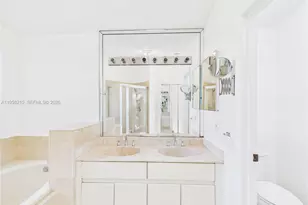 1251 E Wilshire Cir E, Pembroke Pines, FL 33027 - Photo 19