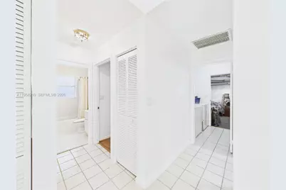 1251 E Wilshire Cir E, Pembroke Pines, FL 33027 - Photo 23