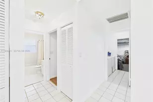 1251 E Wilshire Cir E, Pembroke Pines, FL 33027 - Photo 23