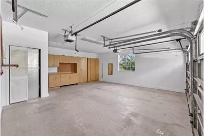 1251 E Wilshire Cir E, Pembroke Pines, FL 33027 - Photo 29