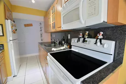 9301 SW 4th St #114E, Miami, FL 33174 - Photo 9