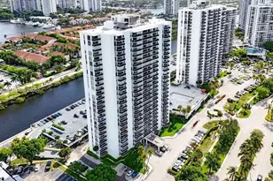 3675 N Country Club Dr, Aventura, FL 33180 - Photo 17