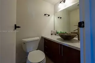 3675 N Country Club Dr, Aventura, FL 33180 - Photo 17