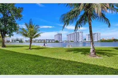 3030 Marcos Dr #T301, Aventura, FL 33160 - Photo 5