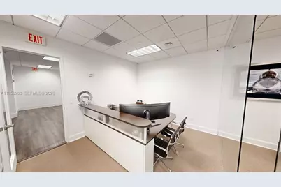 175 SW 7th St #1612, Miami, FL 33130 - Photo 7