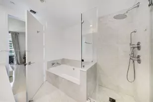 488 NE 18th St, Miami, FL 33132 - Photo 17