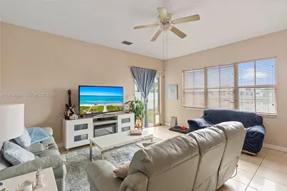 8968 NW 180th Ter, Hialeah, FL 33018 - Photo 23