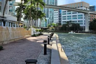 31 SE 5th St, Miami, FL 33131 - Photo 21