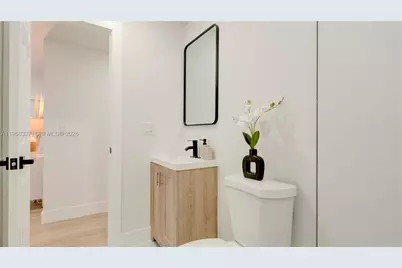 2736 NW 21st Ave, Oakland Park, FL 33311 - Photo 21