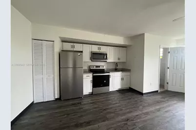 467 NW 8th St #14, Miami, FL 33136 - Photo 3