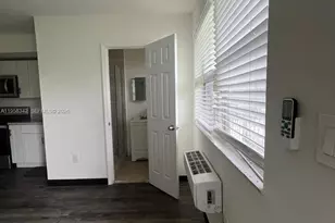 467 NW 8th St, Miami, FL 33136 - Photo 7