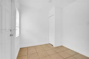 1960 SW 41st Ave, Fort Lauderdale, FL 33317 - Photo 9