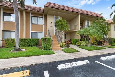 321 Lakeview Dr #204, Weston, FL 33326 - Photo 1
