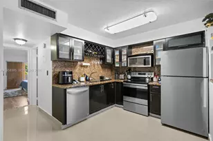 4011 N Meridian Ave, Miami Beach, FL 33140 - Photo 3