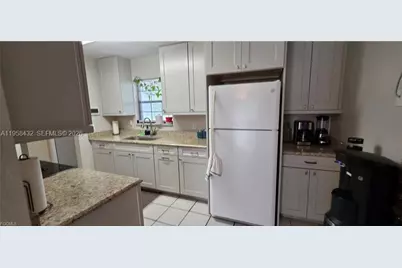 5036 E Tradewinds Cir, Labelle, FL 33935 - Photo 7