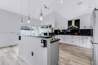 19411 NW 2nd St, Pembroke Pines, FL 33029 - Photo 7