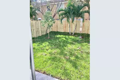 1070 SE 26th Ter, Homestead, FL 33035 - Photo 9