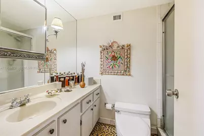 6039 Collins Ave #833, Miami Beach, FL 33140 - Photo 9