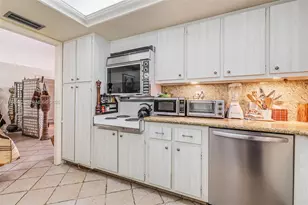 6039 Collins Ave, Miami Beach, FL 33140 - Photo 27